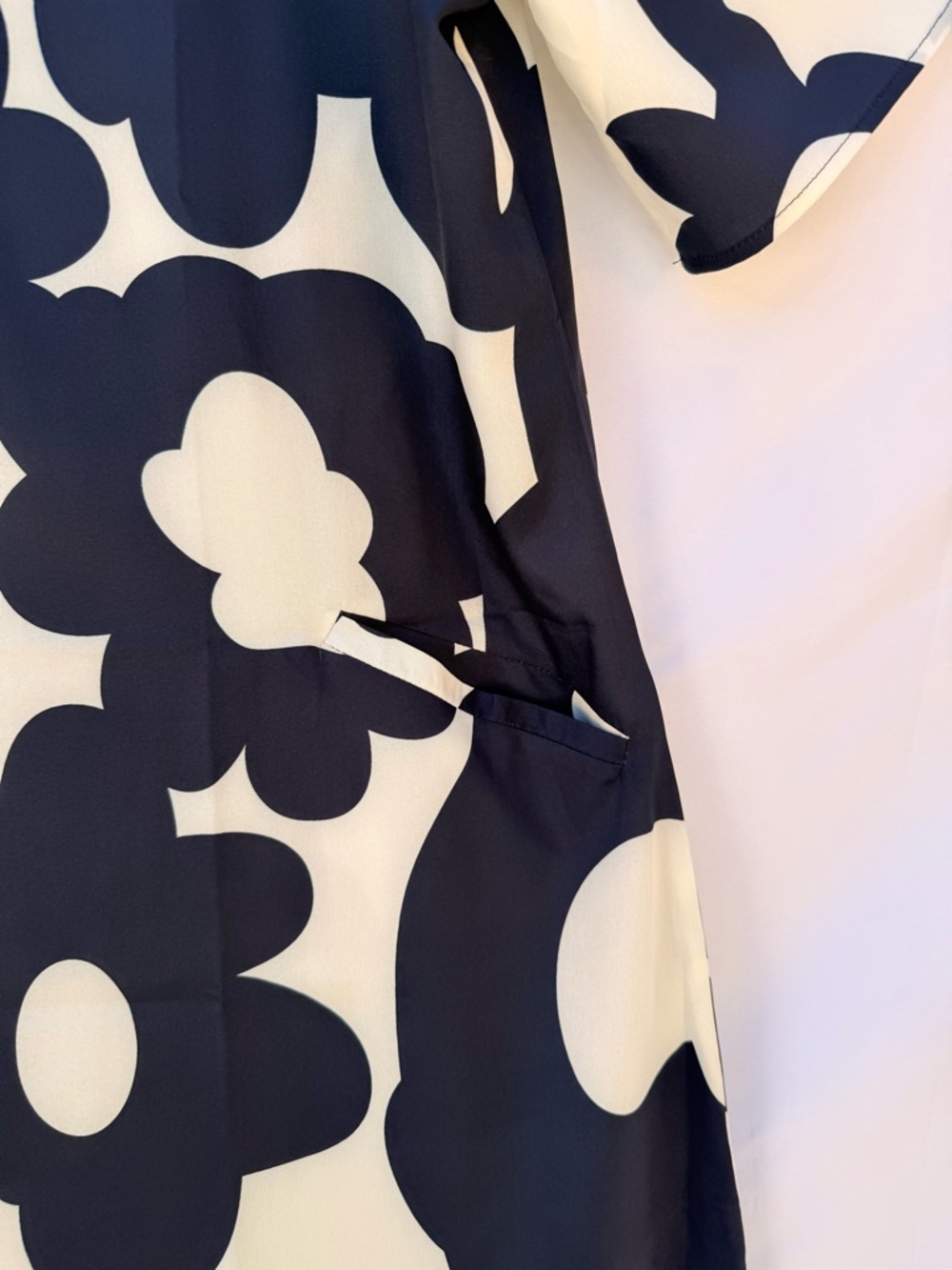 Women's Black & White Floral Midi Shift Dress - Picture 3 of 4